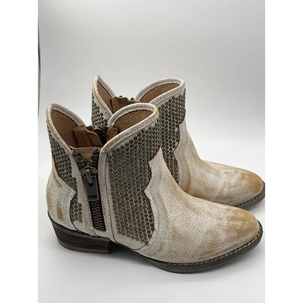 Circle G by Corral Womens Distressed White Studded Leather Ankle Boots 7.5M